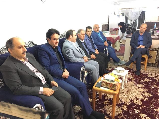 شهردار و اعضاي شوراي شهر لاهيجان با خانواده شهيد سجاسي ديدار كردند 